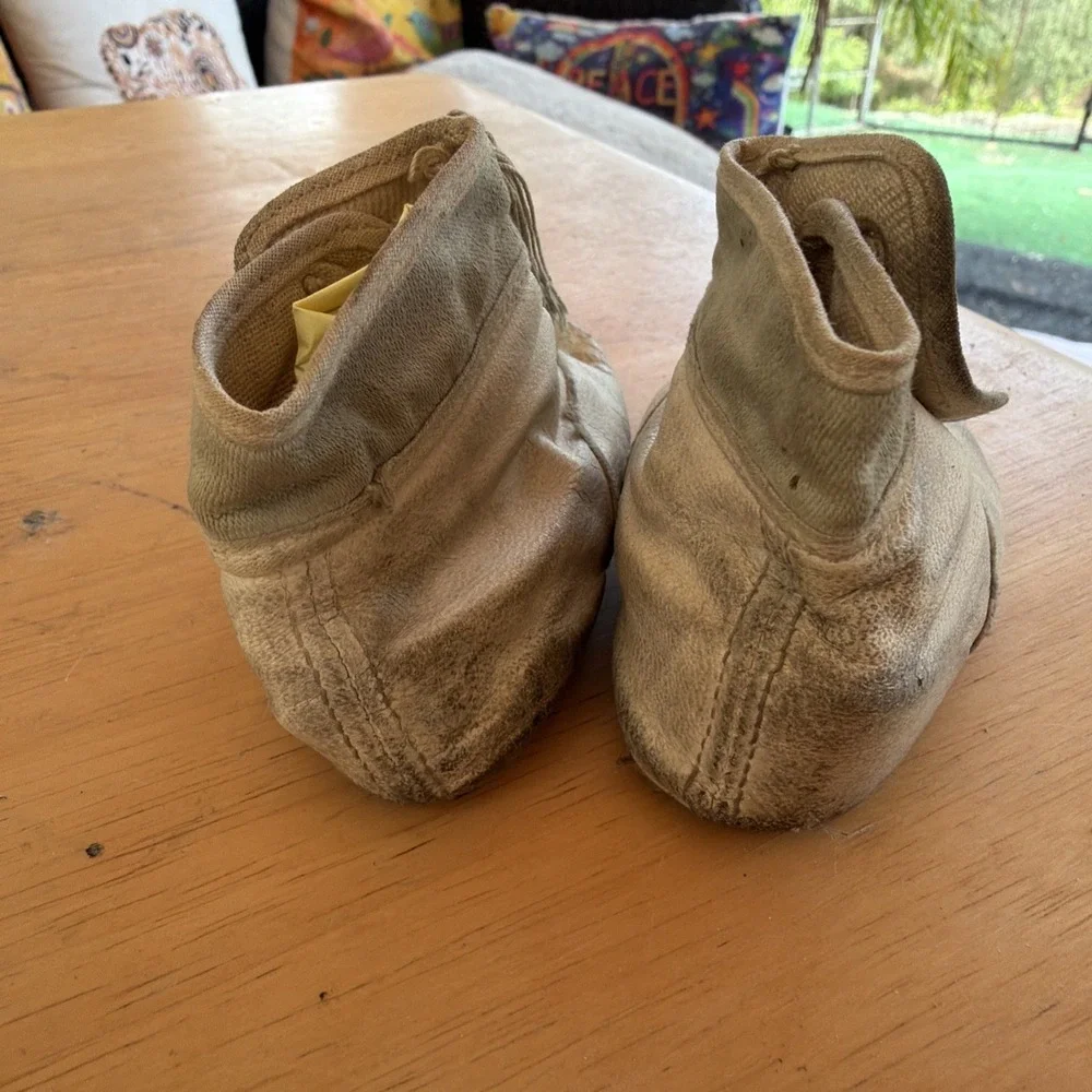 ANTIQUE VICTORIAN CREAM KID LEATHER BABY CHILD SHOES 3 BUTTON HIGH TOP TASSLE
